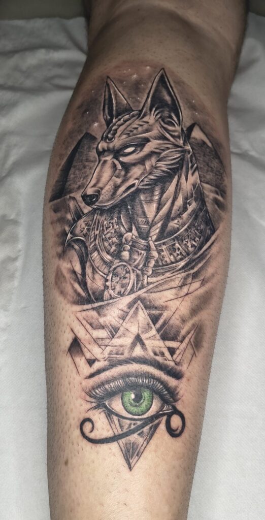 Tattoo Anubis Occhio Horus Egiziano Geometrico Realistico Polpaccio Longare