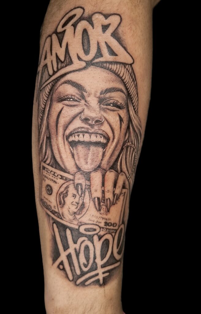 Tattoo Chicano Donna Amor Hope Soldi Black Grey Avambraccio Longare