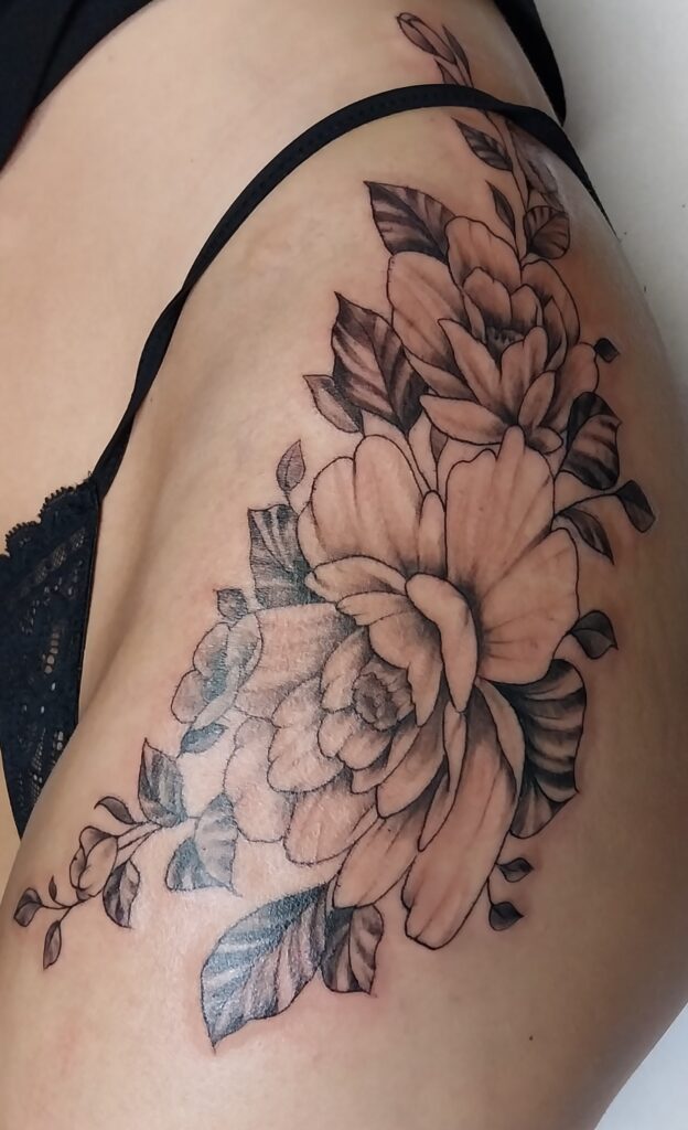 Tattoo Fiori Peonie Botanico Black Grey Coscia Longare