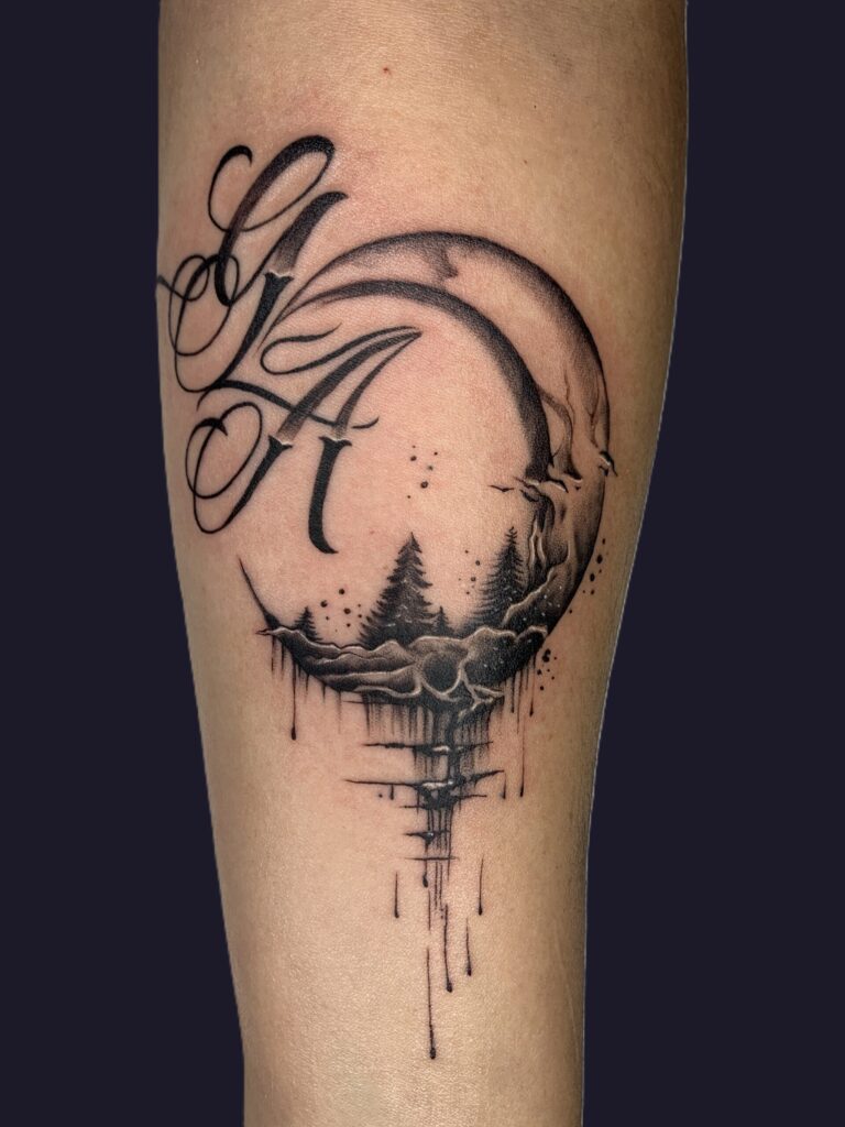 Tattoo Iniziali A Luna Foresta Black Grey Braccio Longare