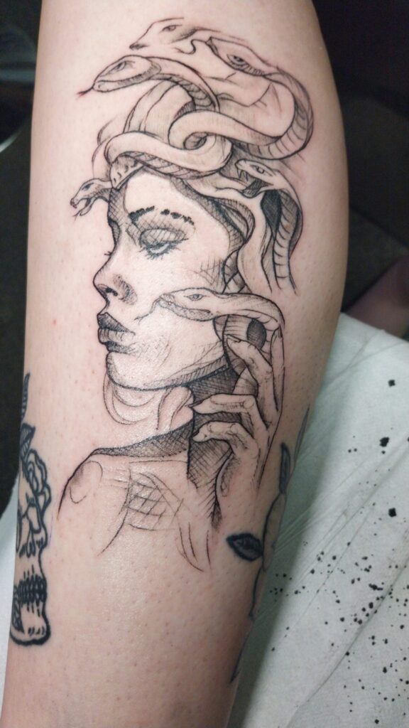 Tattoo Medusa Serpenti Sketch Fine Line Black Grey Gamba Longare