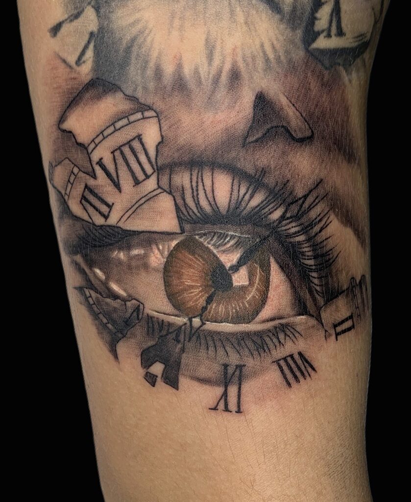 Tattoo Occhio Orologio Numeri Romani Surreal Black Grey Longare