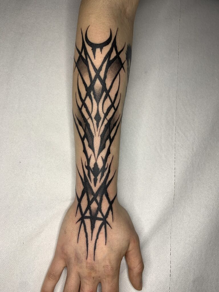 Tattoo Tribal Blackwork Ornamentale Geometrico Avambraccio Mano Longare