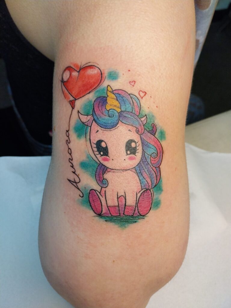 Tattoo Unicorno Cartoon Watercolor Colorato Braccio Longare
